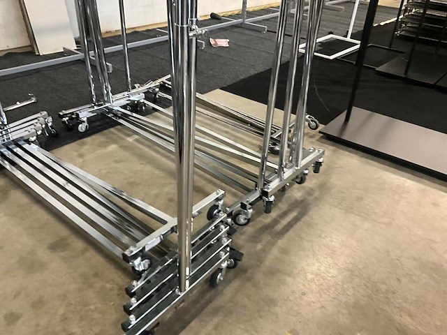 Diverse verrijdbare rvs kledingrekken (10x) - afbeelding 5 van  9