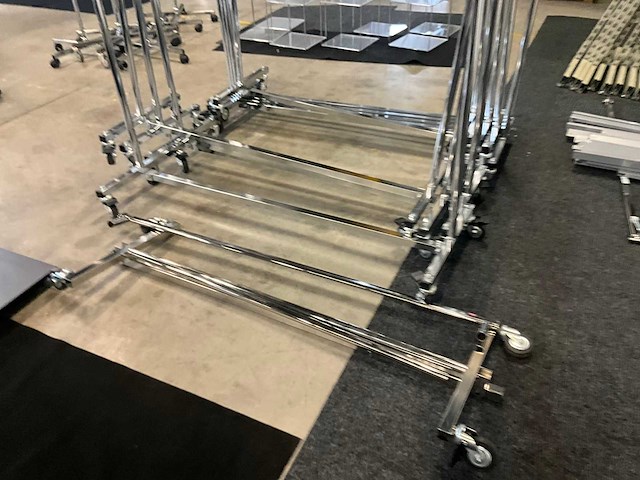 Diverse verrijdbare rvs kledingrekken (10x) - afbeelding 8 van  9