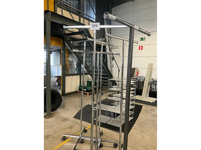 Diverse verrijdbare rvs kledingrekken (6x) - afbeelding 4 van  6