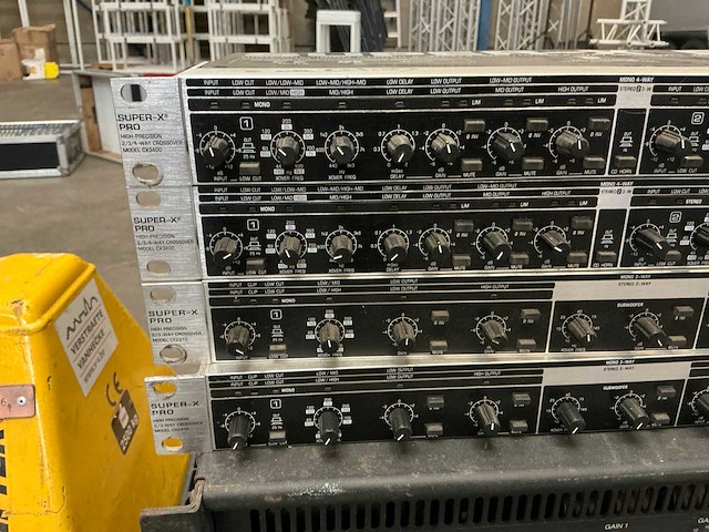 Diverse versterkers (3x) + diverse processor (4x) - afbeelding 7 van  8