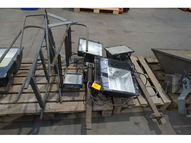 Diverse verstralers + metalen houders - afbeelding 1 van  7