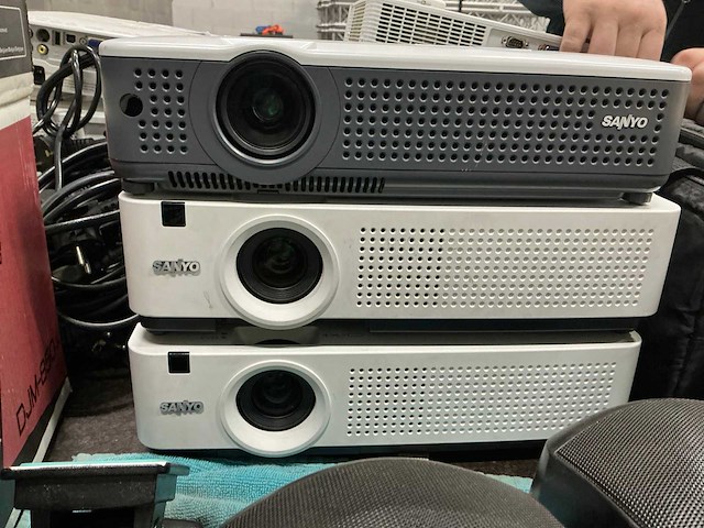 Diverse videoprojectors (3x) - afbeelding 2 van  3