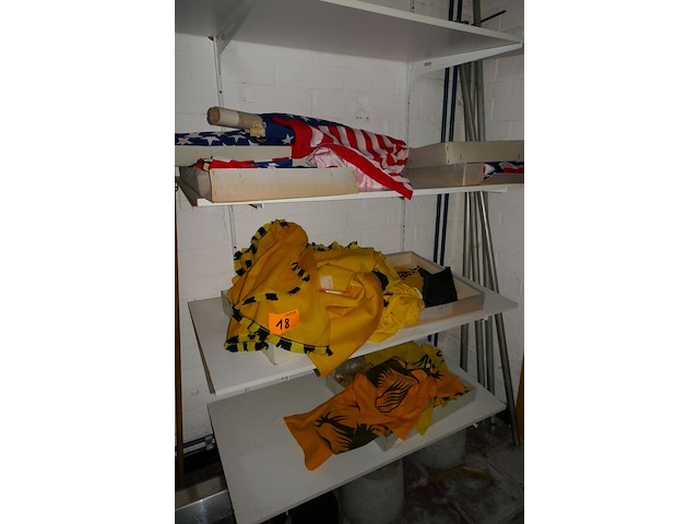 Diverse vlaggen - afbeelding 1 van  4