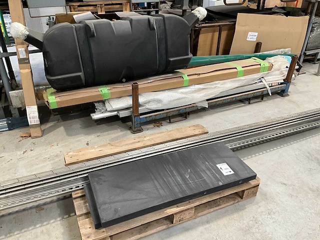 Diverse vrachtwagen onderdelen - afbeelding 14 van  19