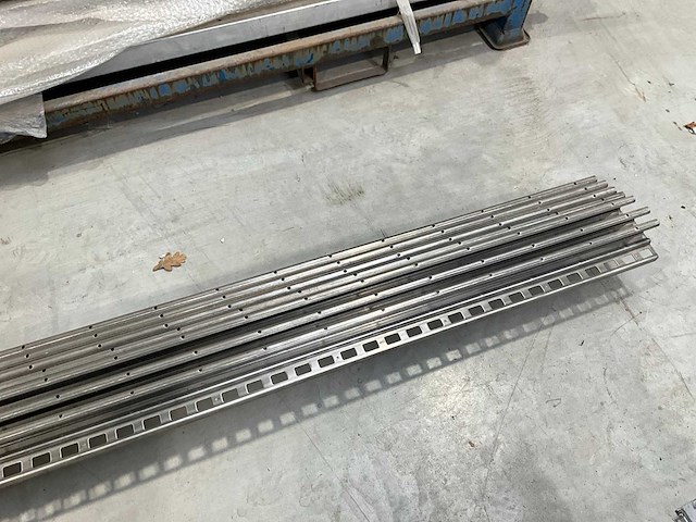 Diverse vrachtwagen onderdelen - afbeelding 17 van  19