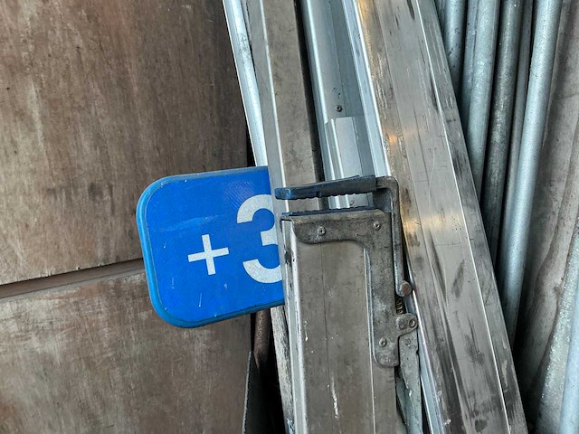 Diverse vrachtwagen opspanklemmen - afbeelding 2 van  4