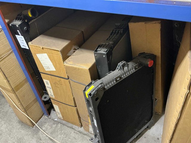 Diverse vrachtwagen radiatoren (15x) - afbeelding 7 van  10