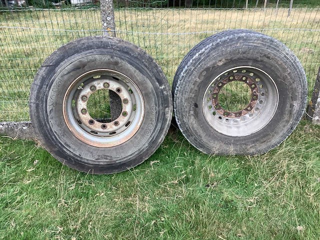 Diverse vrachtwagenbanden 385/65r22.5 (2x) - afbeelding 1 van  5