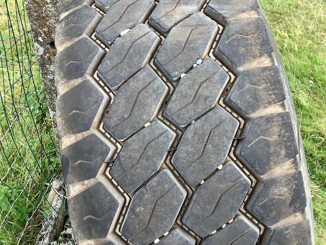 Diverse vrachtwagenbanden 385/65r22.5 (2x) - afbeelding 3 van  5