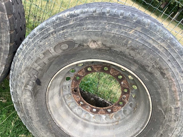 Diverse vrachtwagenbanden 385/65r22.5 (2x) - afbeelding 4 van  5