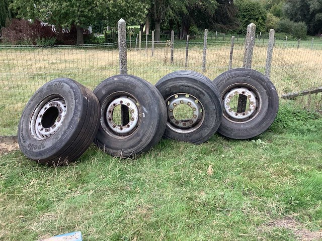 Diverse vrachtwagenbanden 385/65r22.5 (4x) - afbeelding 1 van  9