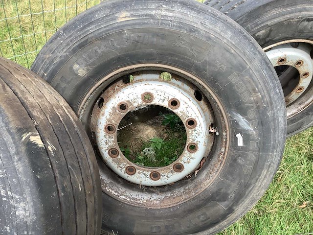 Diverse vrachtwagenbanden 385/65r22.5 (4x) - afbeelding 4 van  9
