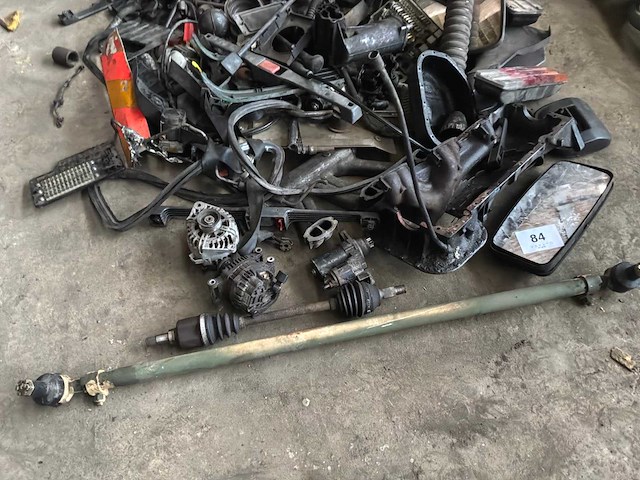 Diverse vrachtwagenonderdelen - afbeelding 2 van  7