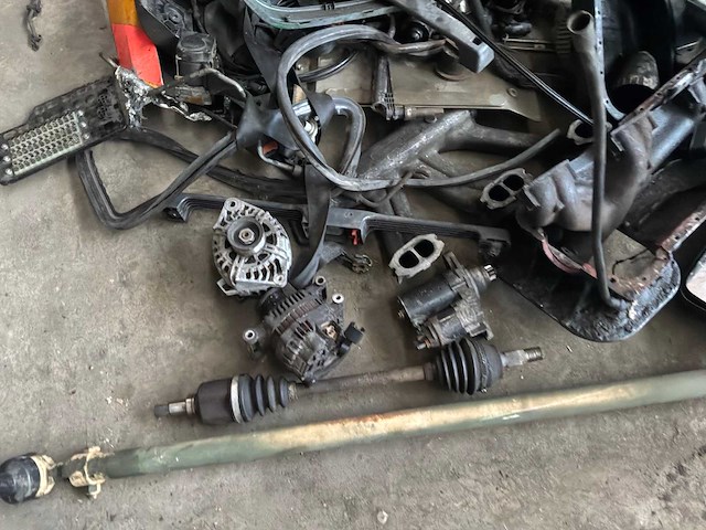 Diverse vrachtwagenonderdelen - afbeelding 3 van  7