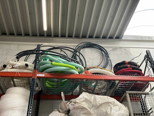 Diverse wacht/waterbuizen - afbeelding 1 van  9