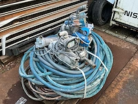 Diverse waterpompen met darmen - afbeelding 1 van  6