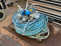 Diverse waterpompen met darmen - afbeelding 2 van  6