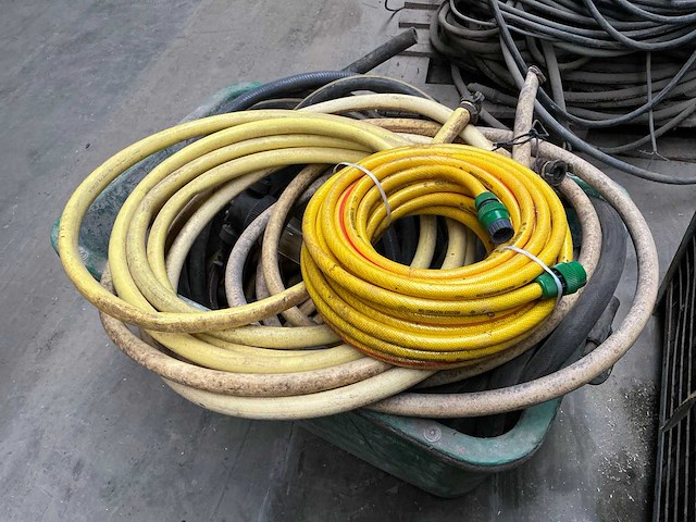 Diverse waterslangen (4x) - afbeelding 1 van  5