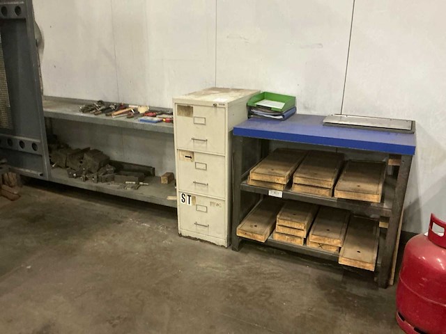 Diverse werkbanken (3x) - afbeelding 1 van  7