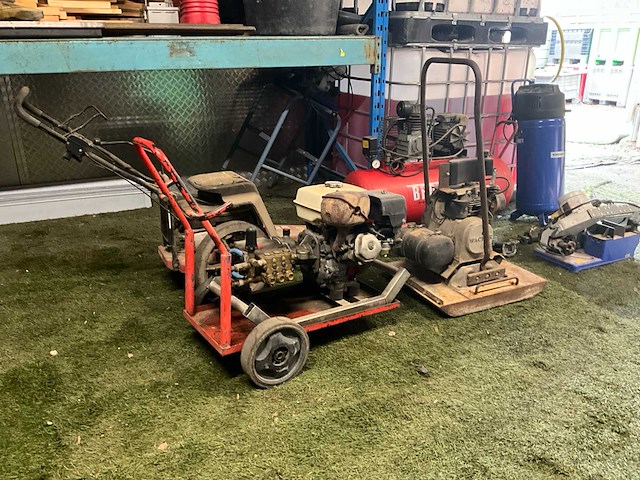 Diverse werkgereedschappen - afbeelding 10 van  10