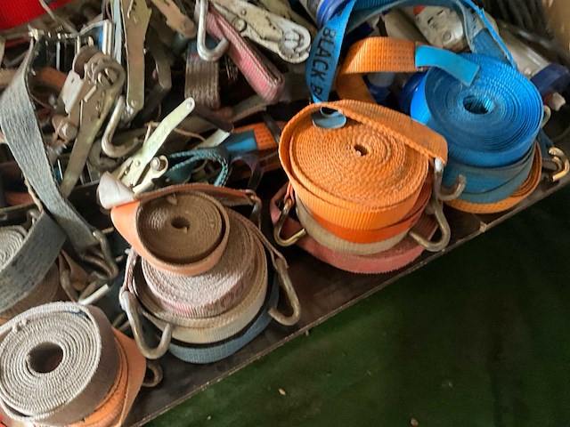 Diverse werkgereedschappen/matrialen - afbeelding 7 van  30