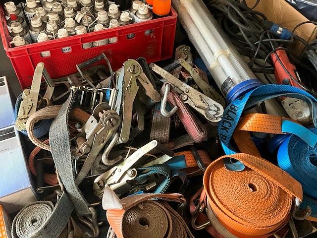 Diverse werkgereedschappen/matrialen - afbeelding 8 van  30