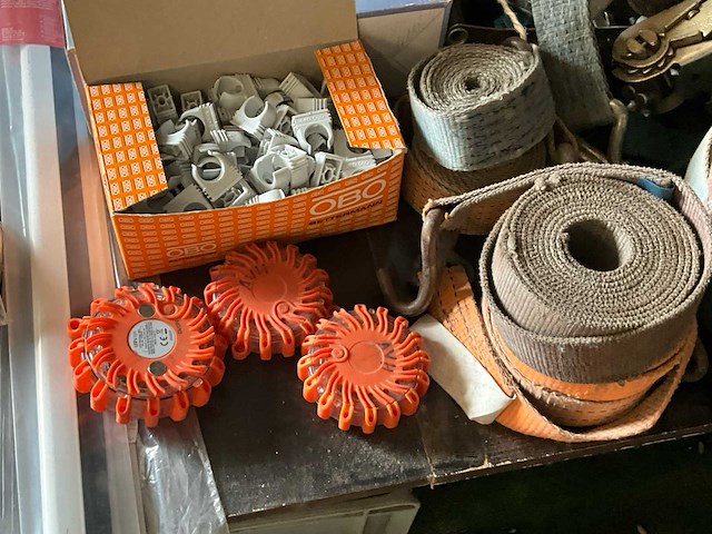 Diverse werkgereedschappen/matrialen - afbeelding 20 van  30