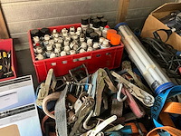 Diverse werkgereedschappen/matrialen - afbeelding 9 van  31