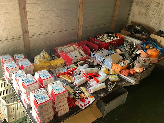 Diverse werkgereedschappen/matrialen - afbeelding 1 van  31