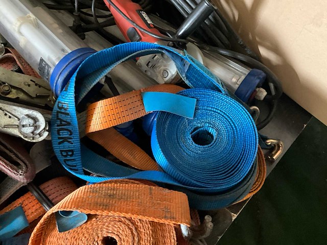 Diverse werkgereedschappen/matrialen - afbeelding 20 van  31