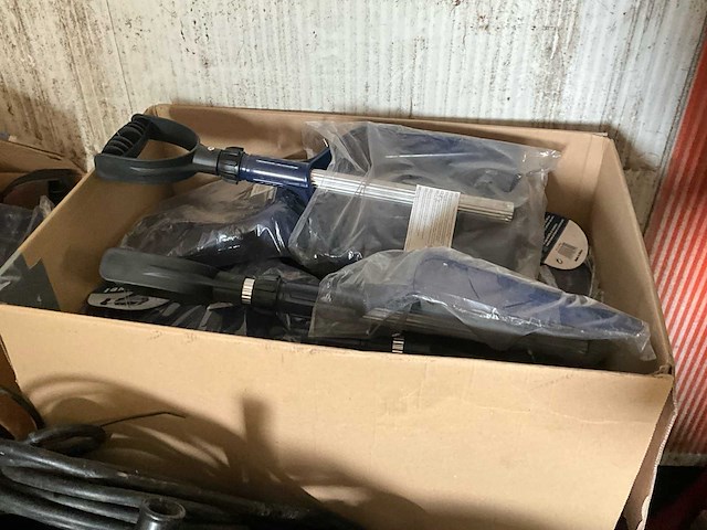 Diverse werkgereedschappen/matrialen - afbeelding 5 van  31