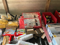 Diverse werkgereedschappen/matrialen - afbeelding 11 van  31