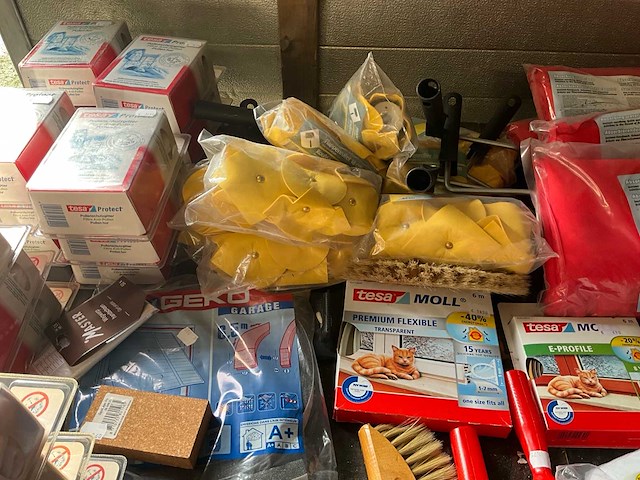 Diverse werkgereedschappen/matrialen - afbeelding 16 van  31