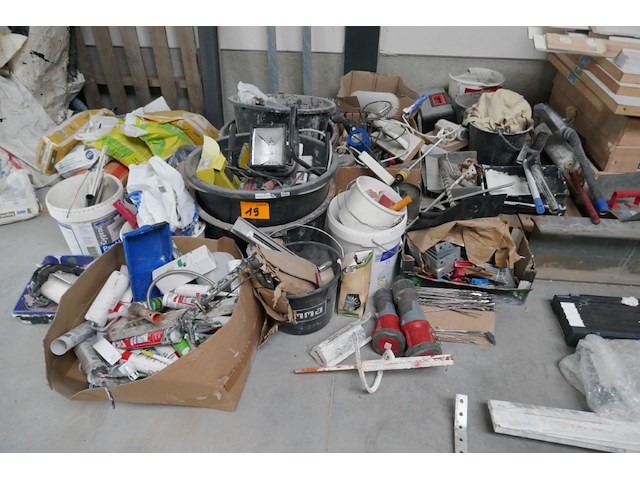Diverse werkmaterialen en gereedschap - afbeelding 14 van  14