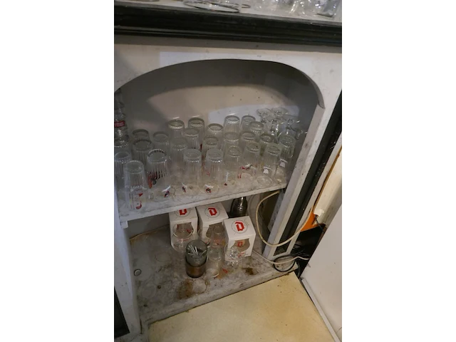 Diverse wijn-limonade en bierglazen - afbeelding 3 van  5