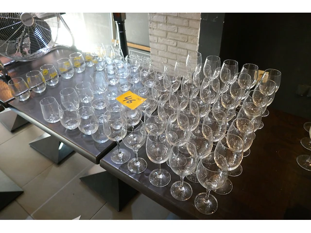 Diverse wijn-limonade en bierglazen - afbeelding 5 van  5