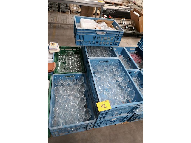 Diverse wijnglazen en aperospritz glazen - afbeelding 1 van  10