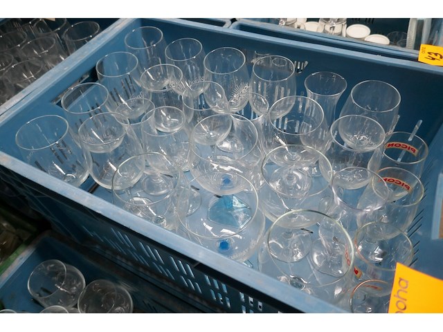 Diverse wijnglazen en aperospritz glazen - afbeelding 3 van  10