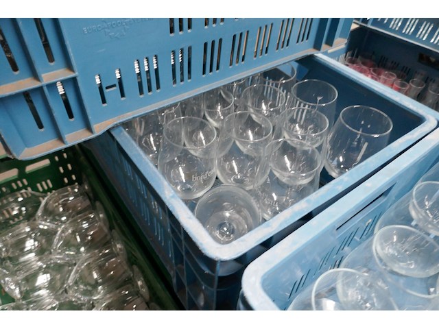Diverse wijnglazen en aperospritz glazen - afbeelding 6 van  10