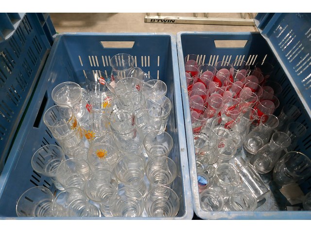 Diverse wijnglazen, limonade en schuimwijnglazen glazen - afbeelding 2 van  5