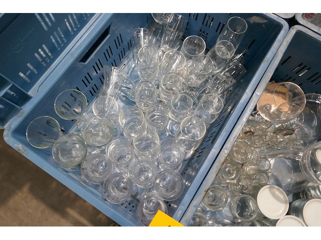Diverse wijnglazen, limonade en schuimwijnglazen glazen - afbeelding 5 van  5