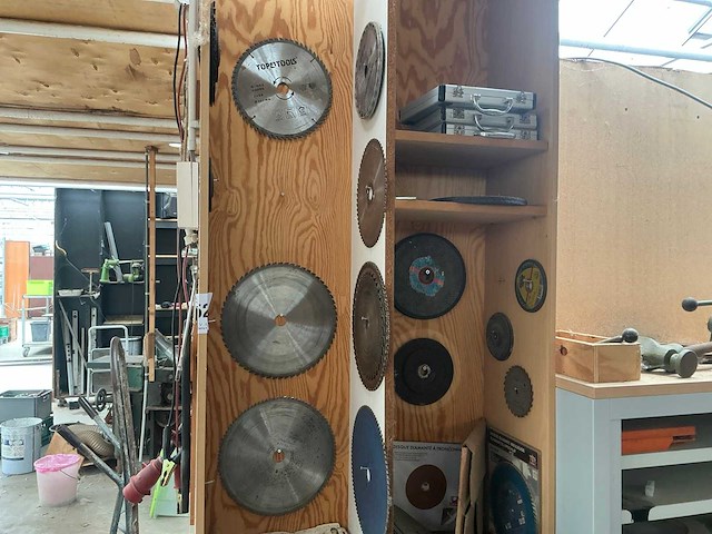 Diverse zaagbladen, freeskoppen en kantenband - afbeelding 1 van  17