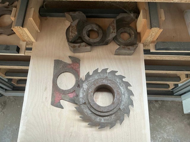 Diverse zaagbladen, freeskoppen en kantenband - afbeelding 17 van  17