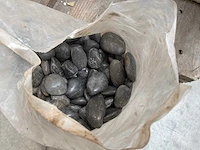 Diverse zakken siergrind (13x) - afbeelding 4 van  7