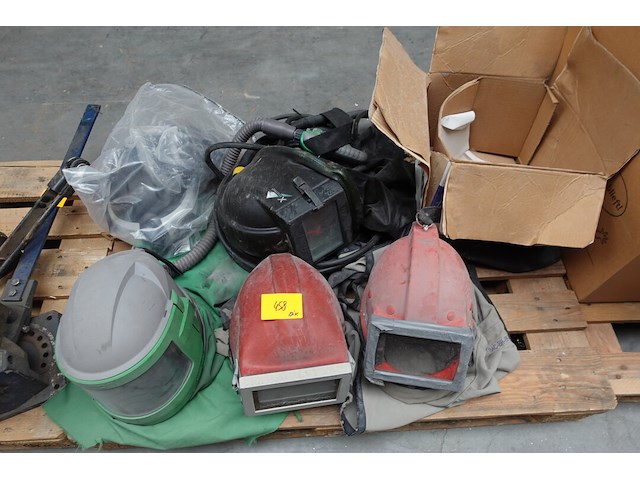 Diverse zandstraalhelmen - afbeelding 1 van  6