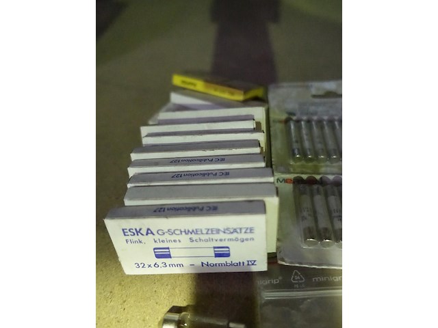 Diverse zekeringen - afbeelding 7 van  7