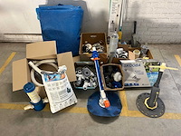 Diverse zwembad accessoires - intex filter glaszand, noppenfolie, koppelstukken, filters, slangen, zwembadzuigers, etc. - afbeelding 1 van  5