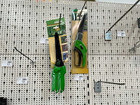 Diverse zwenkwielen en tuingereedschap - afbeelding 9 van  21