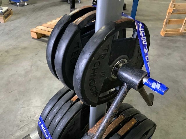 Diversen 50mm schijven 125kg met rek krachtstation - afbeelding 3 van  7