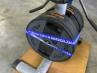 Diversen 50mm schijven 125kg met rek krachtstation - afbeelding 5 van  7